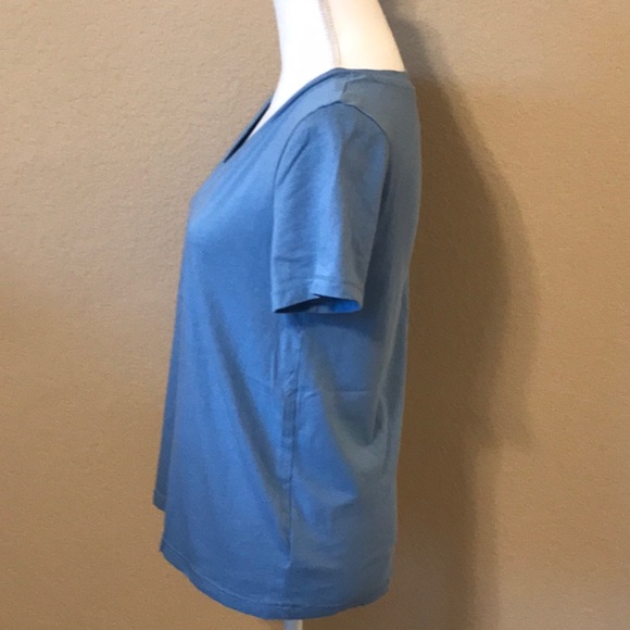 GAP Organic V-Neck Cotton T-Shirt - Picture 3 of 10